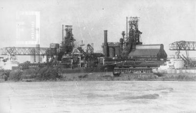 Planta de Siderar desde el río