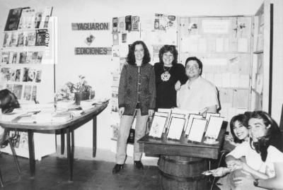 Alicia Cámpora, María del C. Ruiz y Piero de Vicari. Stand  Yaguarón Ediciones Villa Constitución