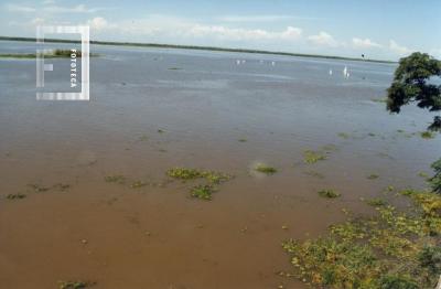 Río Paraná durante creciente