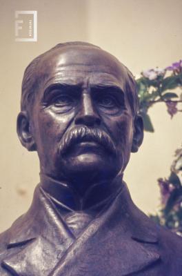 Casa del Acuerdo. Busto de Vicente F. López
