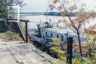 Ferry abandonado