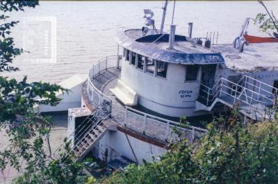 Ferry abandonado