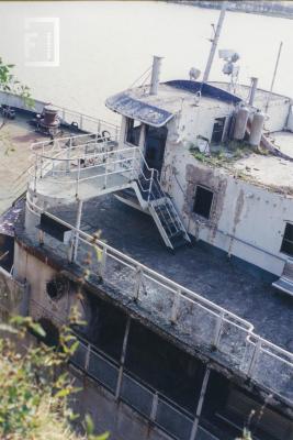 Ferry abandonado