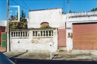 Casa calle Italia entre Necochea y Pringles