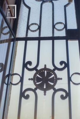 Reja puerta de calle casa antigua Ameghino 307