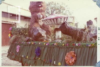 Fiesta de la Primavera. Carroza de la Escuela Normal. Tercer Premio