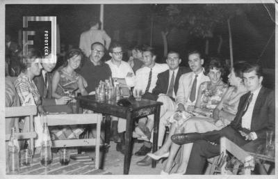 Reunión de amigos con Alberto Maiztegui