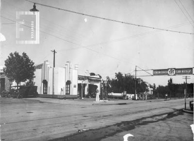 Calle Urquiza esquina Alberdi. Estación de servicio YPF