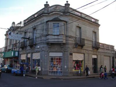 Esquina oeste de Nación y San Martín