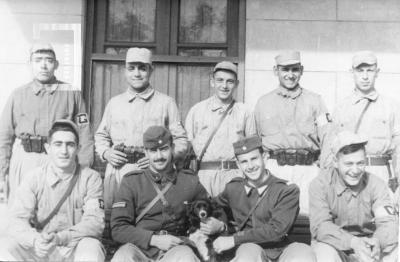 Grupo de militares en cuartel