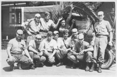 Grupo de militares en cuartel