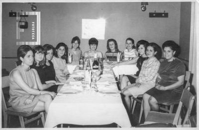 Despedida de soltera. Angélica Debarbora, Susana Vercelli, Nelly Branduchi de Centeno y otras