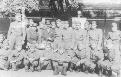 Grupo de militares en cuartel