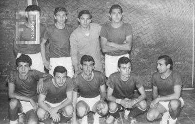 Equipo de fútbol. 1o. Izq. parado, Alberto Maiztegui
