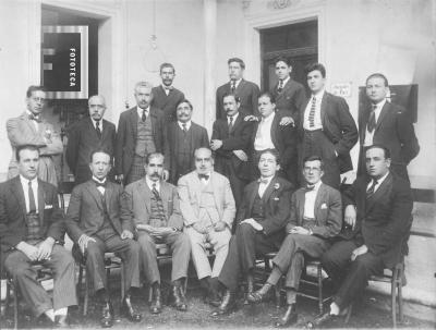 Personal de la Municipalidad con el Intendente Víctor Gard