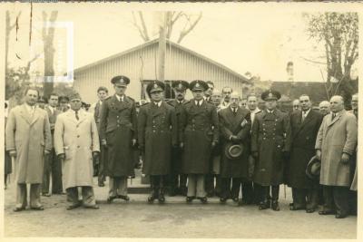 Acto con militares y Prof. Américo Varela