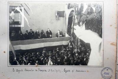 El Agente Consular de Francia Sr. René Hardy leyendo su discurso