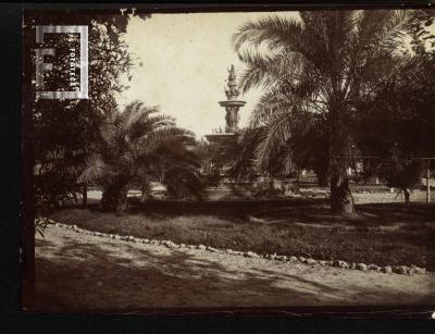 Plaza de la Constitución, luego Bmé. Mitre, con fuente