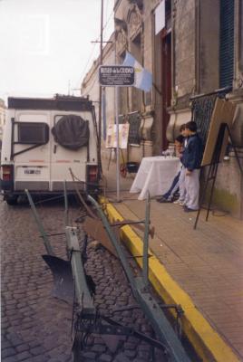 Exposición en la calle frente al Museo