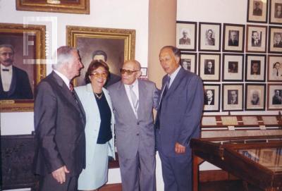 G. S. Chervo con Intendente Novau y otros en Sala Municipal