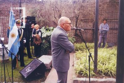Acto en Jardines Museo, G. S. Chervo hablando