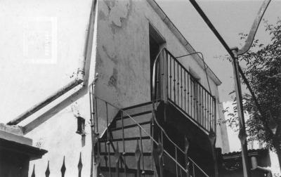 Escalera exterior a la Hemeroteca del Museo Municipal