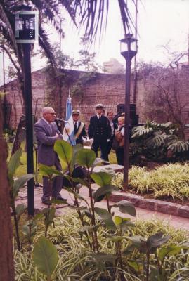 Acto en Jardines Museo, G. S. Chervo hablando