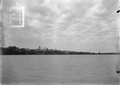 Vista panorámica de San Nicolás desde el río