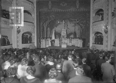 Fiesta inaugural del Círculo de Periodistas en el Teatro Municipal