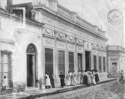 Escuela Normal vieja, salida de alumnas