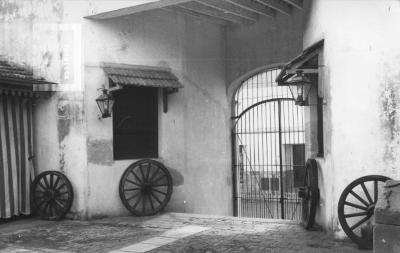 Sector Tradicional Museo, entrada de calle L. Guruciaga desde patio