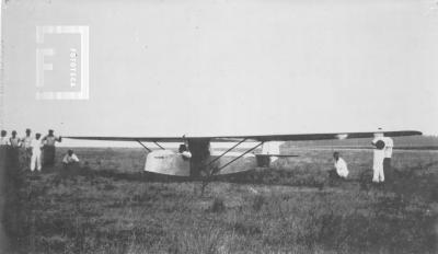 Planeador //Mainene I//, primero construido en el país, en San Nicolás.