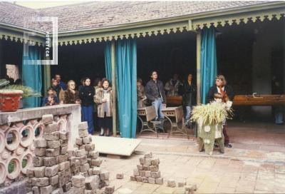Patio del sector Tradicional del Museo con visitantes