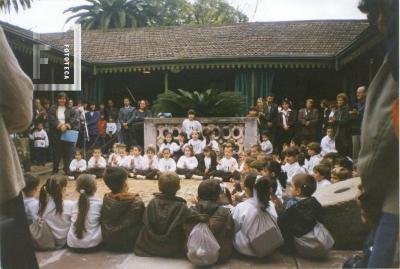 Docentes, padres y alumnos Acto Escuela de Pompeya en Sector Tradicional del Museo