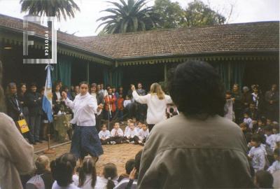 Docentes, padres y alumnos Acto Escuela de Pompeya en Sector Tradicional del Museo