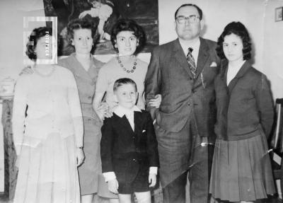 Familia Ruffini: Porota (esposa), Marta, Vic, Ma Cristina y Aldo