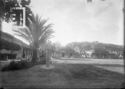 Surtidor YPF ubicado en el cuartel, década de 1920