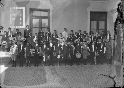 Fotografía tomada el 8 de diciembre de 1910 en el patio del Colegio de la Misericordia. Comulgantes