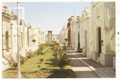 Cementerio, Calle Central