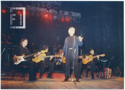 Actos públicos y otros, Teatro Municipal, Jairo cantando