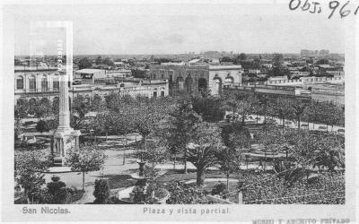 Plaza Mitre, hacia el oeste