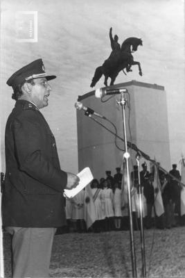 Parque San Martín, inauguración, Tcnl. Huergo inaugurando el Monumento