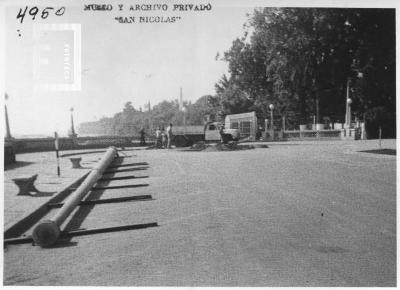 Avenida Costanera, mástil