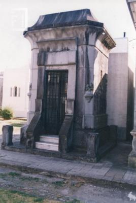 Bóveda de la familia de Dámaso Valdés. Restos de Dámaso Valdés y Carlos A. Valdés