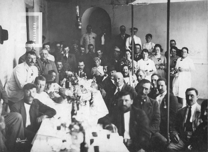 Almuerzo realizado con motivo de la inauguración de la Cooperativa Agrícola Federal de Rojo