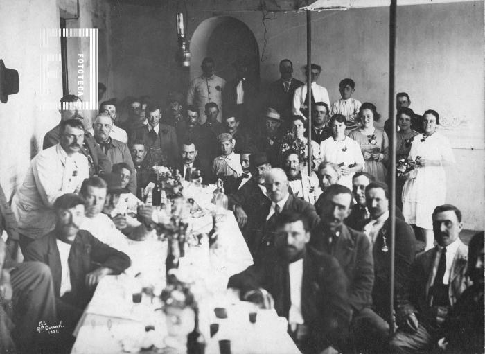 Almuerzo realizado con motivo de la inauguración de la Cooperativa Agrícola Federal de Rojo