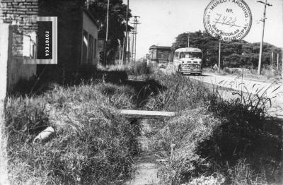 Calle de la Nación, pasando las vías