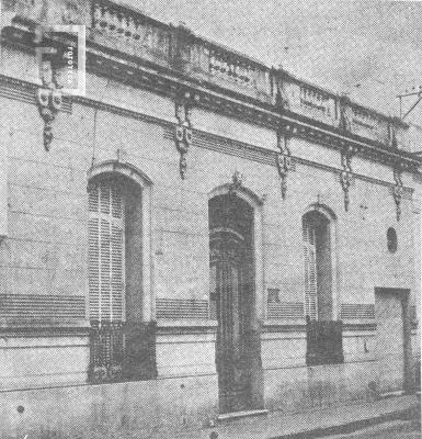 Edificio Mitre 282. Alli funcionaron las oficinas de Obras Sanitarias de la Nación. Por 1982 fue adquirido por la Mutual Metalúrgica