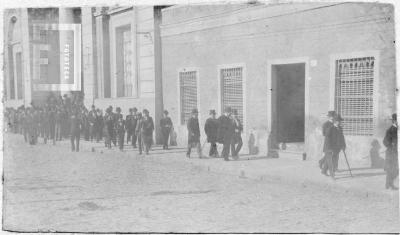 Salida de la Iglesia. Calle Mitre