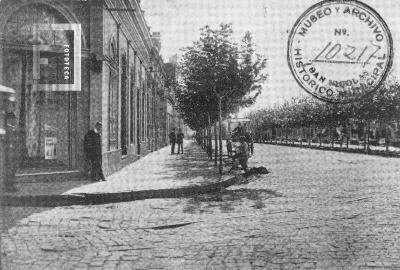 Esquina oeste de Mitre y Sarmiento y Plaza de la Constitución (hoy Mitre)